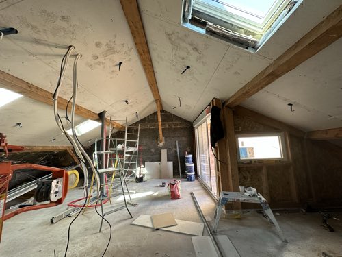 Opération de rénovation immobilière — Sous combles appartement